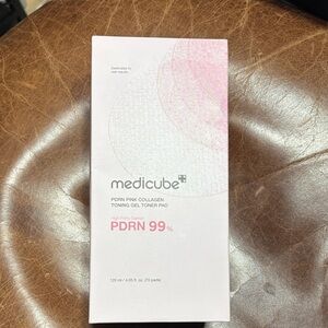 Medicube PDRN Pink Collagen Toning Gel Pad